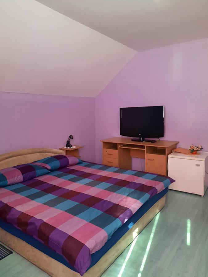 Rooms Cehovin Постойна Екстериор снимка