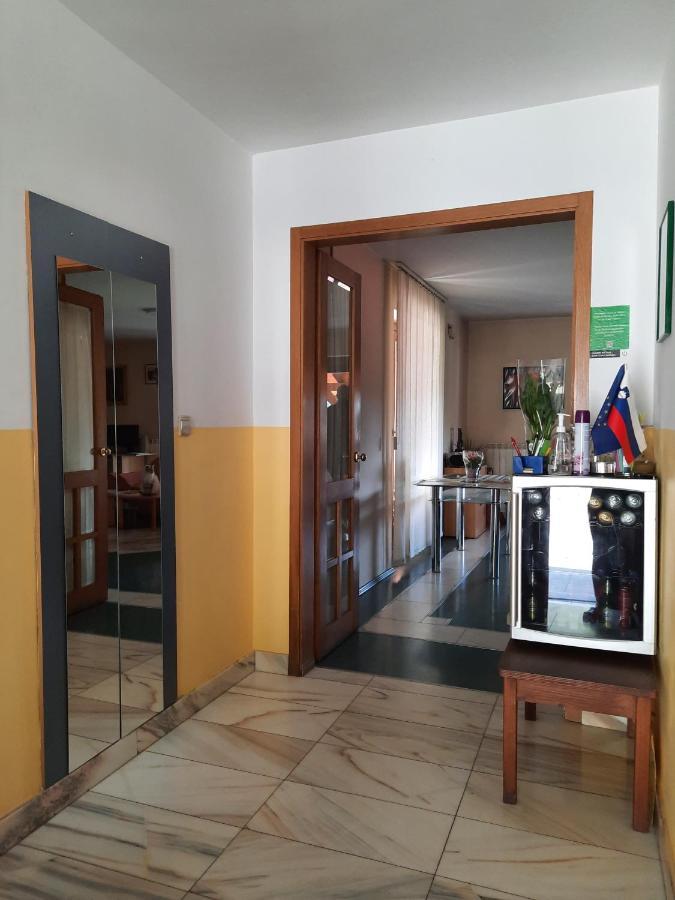 Rooms Cehovin Постойна Екстериор снимка