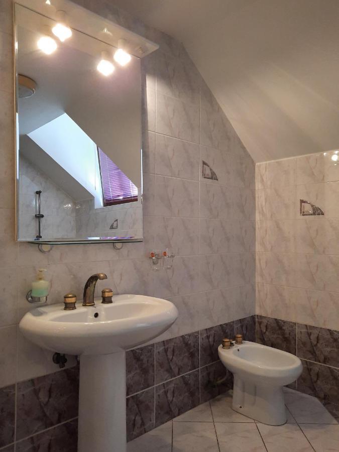 Rooms Cehovin Постойна Екстериор снимка