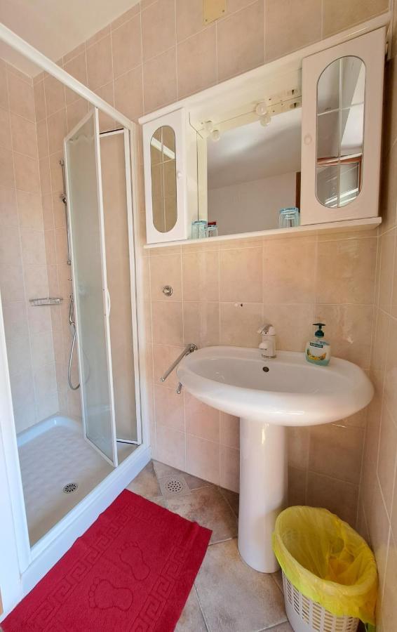 Rooms Cehovin Постойна Екстериор снимка