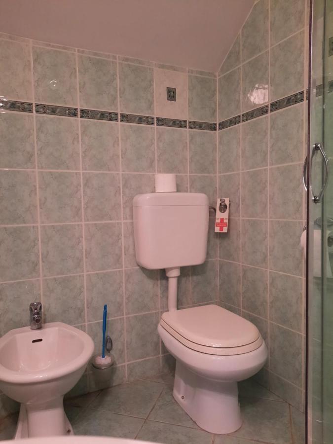 Rooms Cehovin Постойна Екстериор снимка
