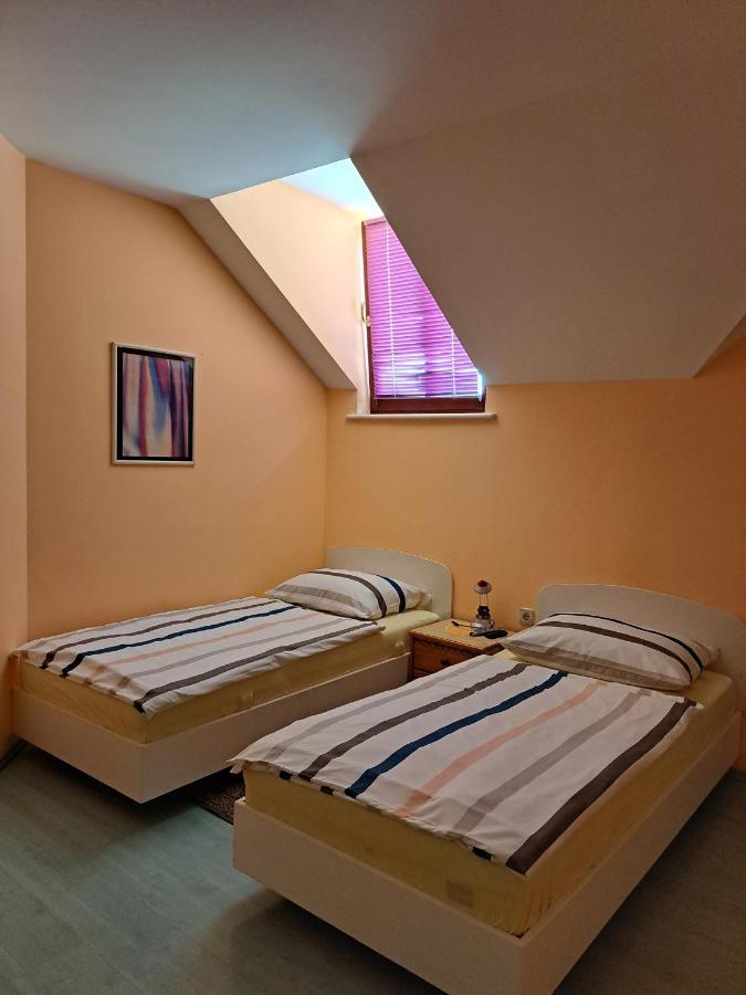 Rooms Cehovin Постойна Екстериор снимка