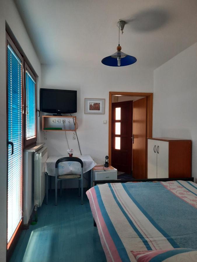 Rooms Cehovin Постойна Екстериор снимка