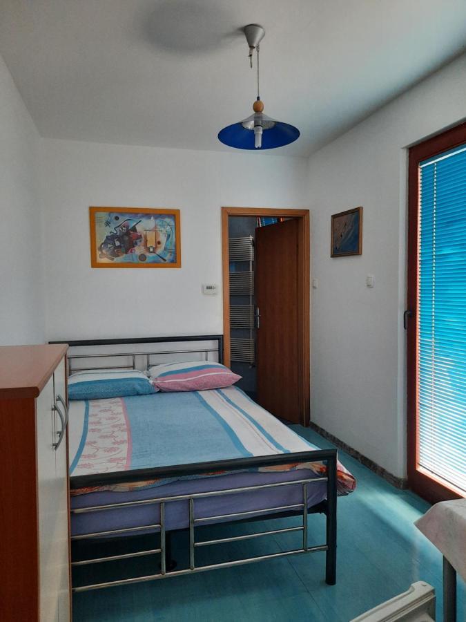 Rooms Cehovin Постойна Екстериор снимка