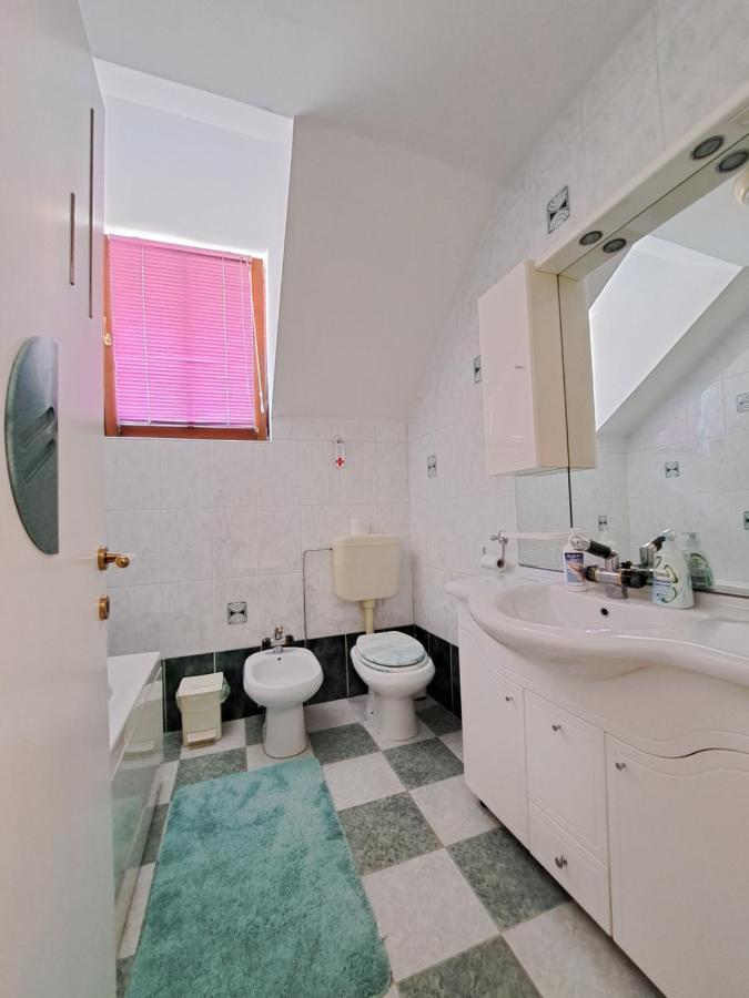 Rooms Cehovin Постойна Екстериор снимка